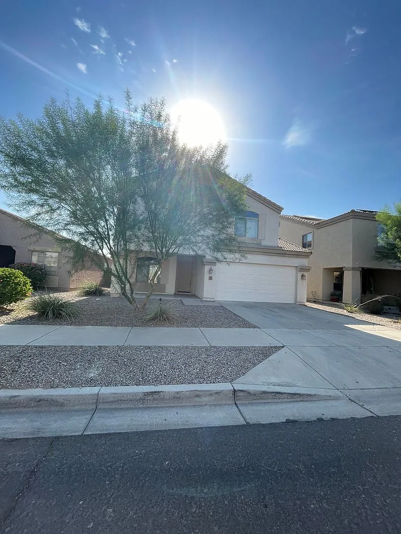 Coming Soon! Gorgeous 3 Bedroom, 3 Bathroom Located In Laveen — Photo 2