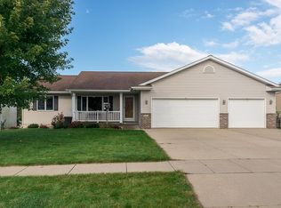223 E Terrace Dr, Center Point, IA 52213