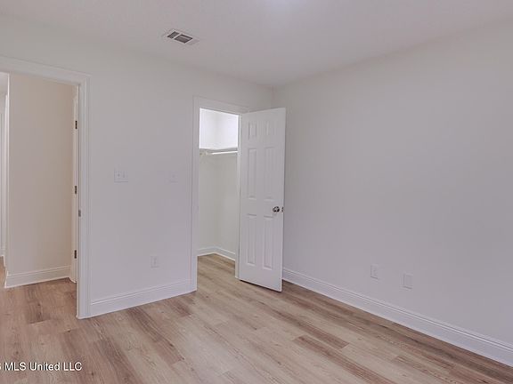 5th image of 8104 Meadowdale Dr