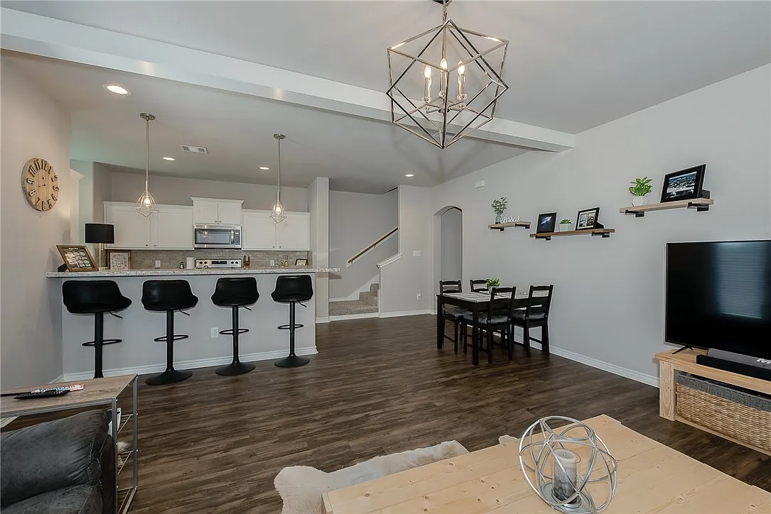 1 bed, 1701 sqft, $800 — Photo 3