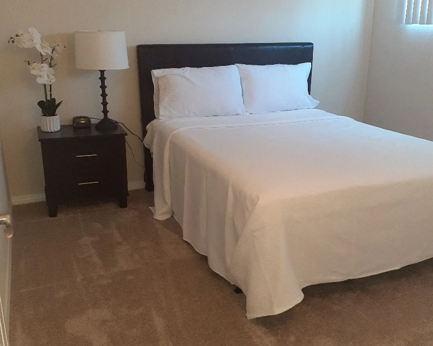 Ready for move in 2 bedroom — Photo 1