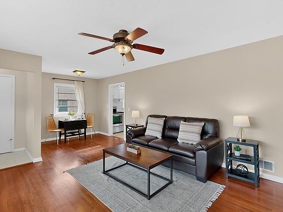 4th image of 1513 10th Ave NE