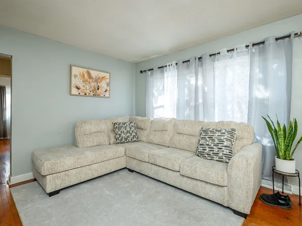 1440 E Glenwood Dr, Des Moines, IA 50320