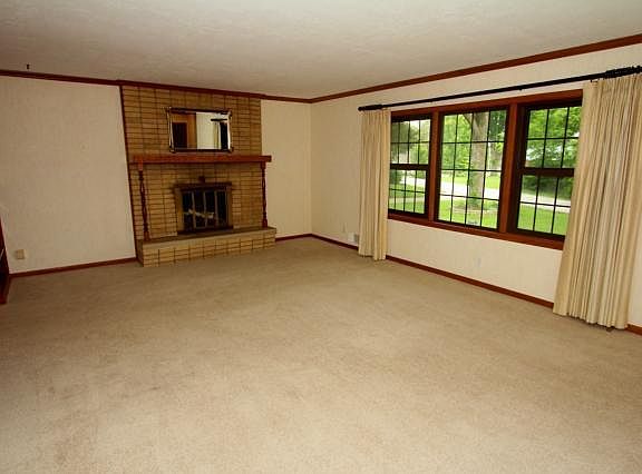 4th image of 9703 Linwood Blvd