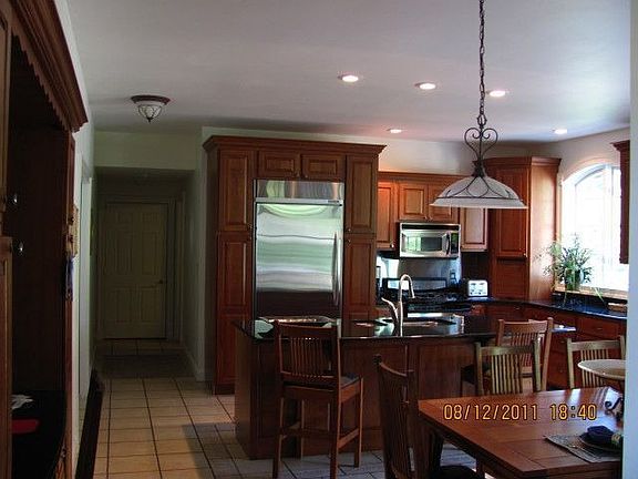 Kitchen & Eating Area