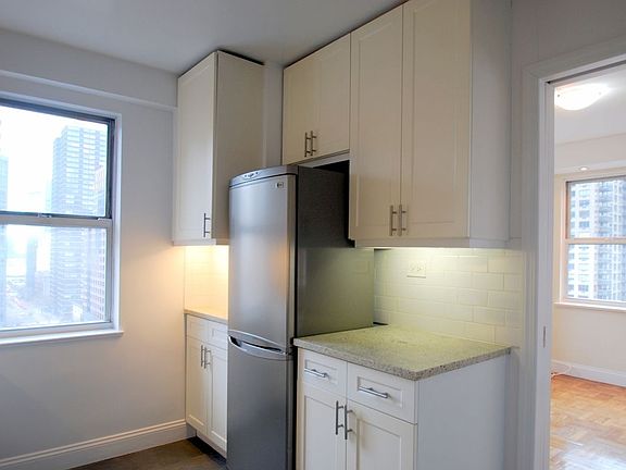 4th image of 155 E 34th St APT 12G