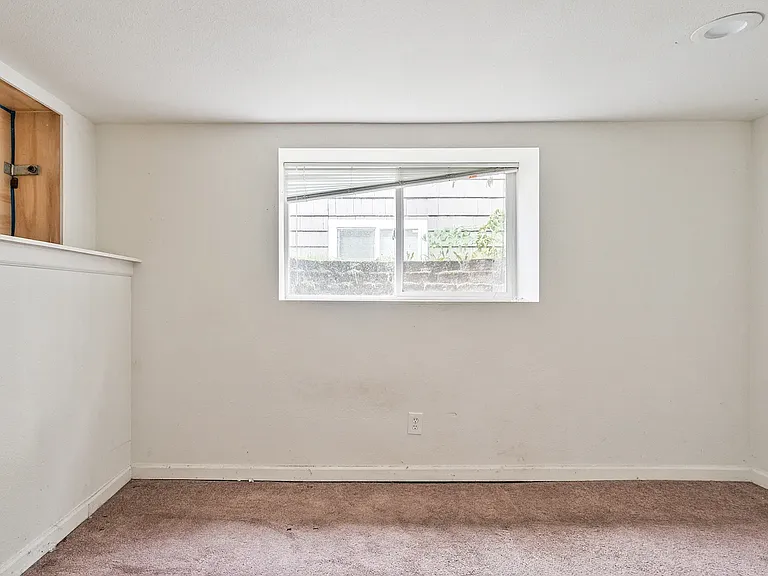 4708 7th Ave NE #B — Photo 10