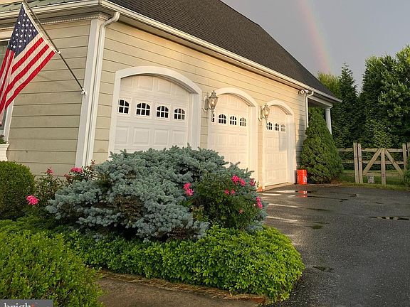 3rd image of 9 Deer Ridge Ct
