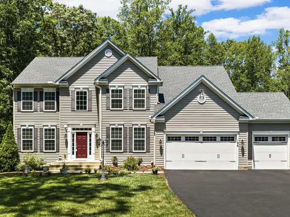 196 McPherson Dr, Fredericksburg, VA 22406