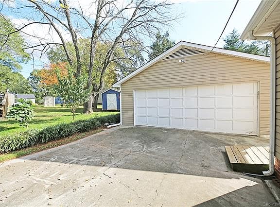 5th image of 1005 E 6th Ave