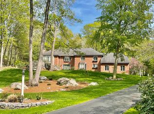 25 Saxon Woods, Avon, CT 06001