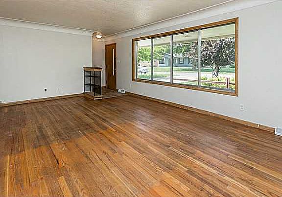 3rd image of 7705 Dellwood Dr