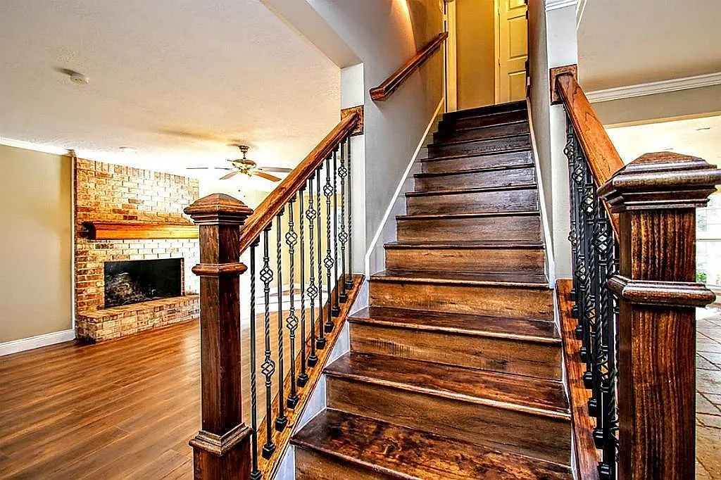 5 bed, 3.5 bath, 3500 sqft, $2,950 — Photo 2