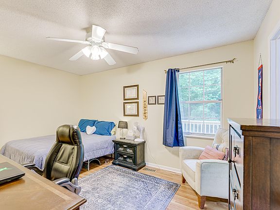 4th image of 1612 NW Buttercup Cir