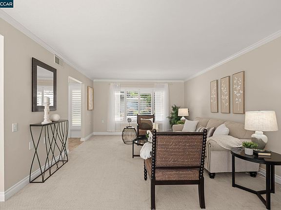 5th image of 1209 Oakmont Dr APT 6