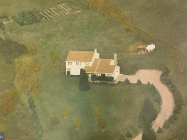 749 Street Rd, Cochranville, PA 19330