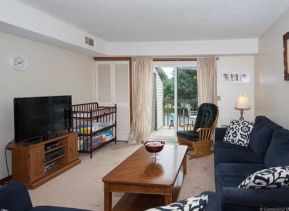 5th image of 206 Twin Circle Dr