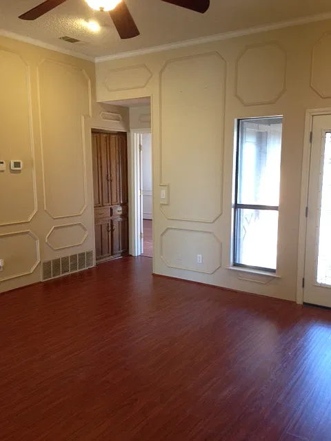 245 Simmons Dr — Photo 2