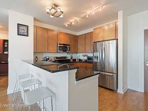 4th image of 1901 S Calumet Ave #88
