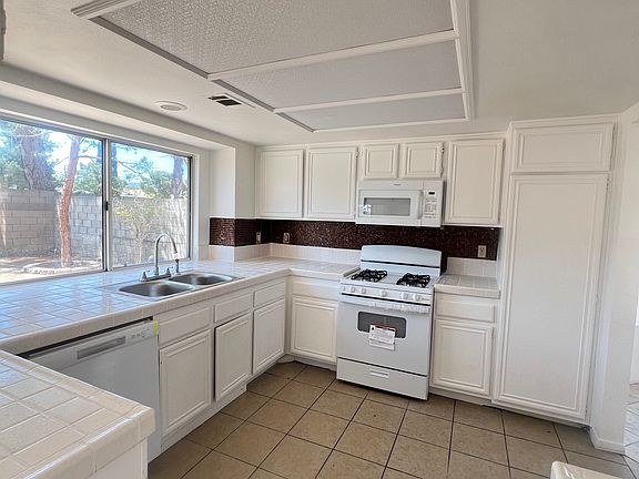 5th image of 2614 E Avenue Q15