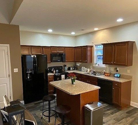 4th image of 140 Sandstone Dr