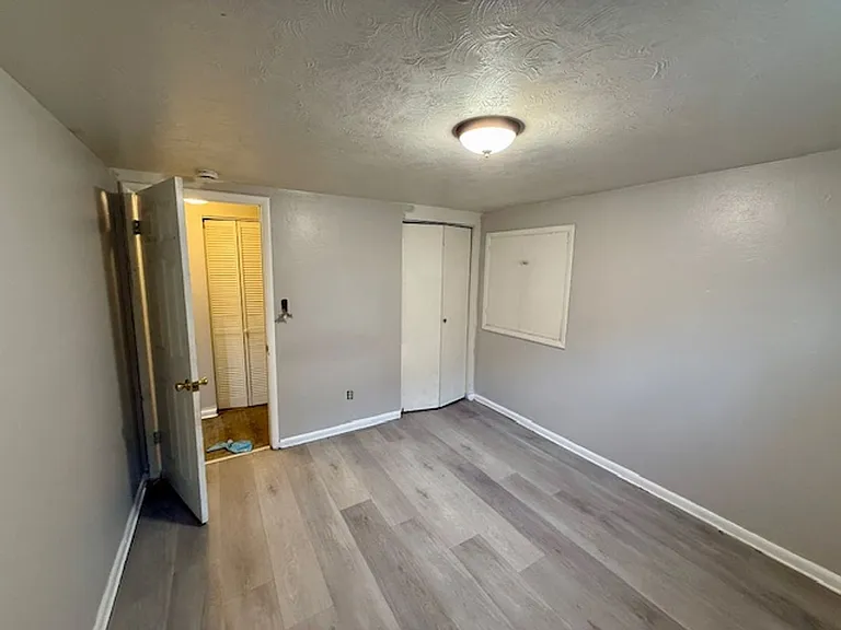 180 Laurel St — Photo 10
