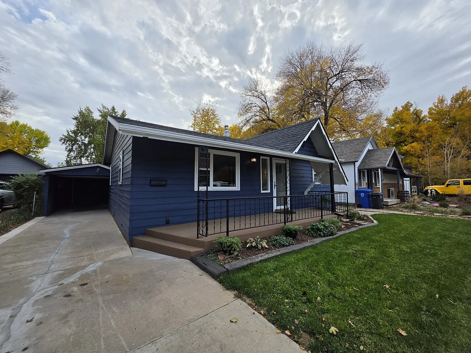3 bed, 1100 sqft, $2,300 — Photo 2