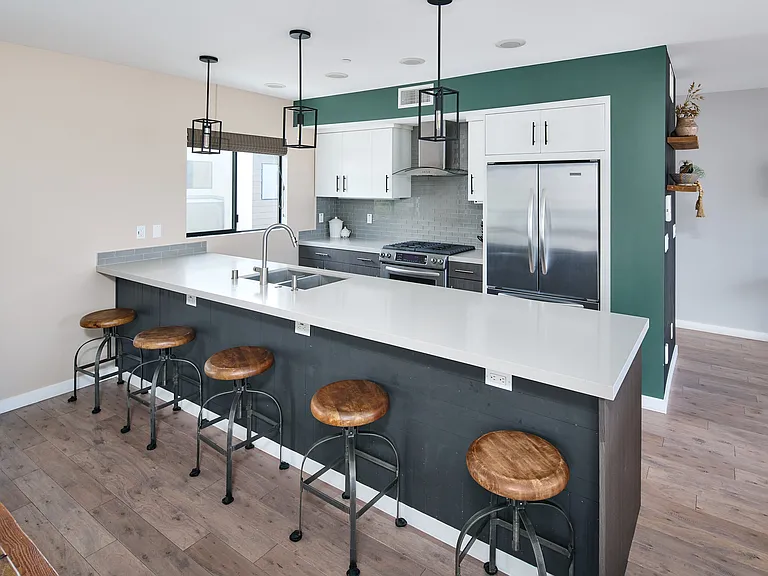125 E Walnut Ave — Photo 2