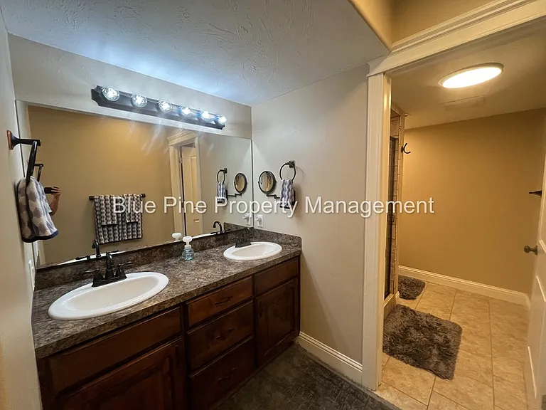 340 Chateau Dr #1 — Photo 26