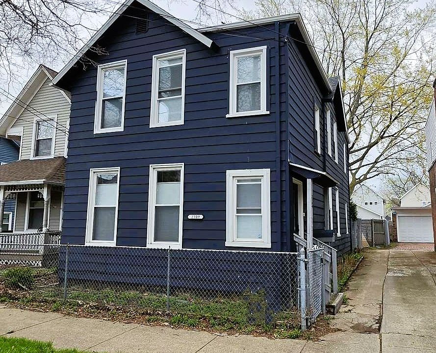 1st image of 2109 W 42nd St