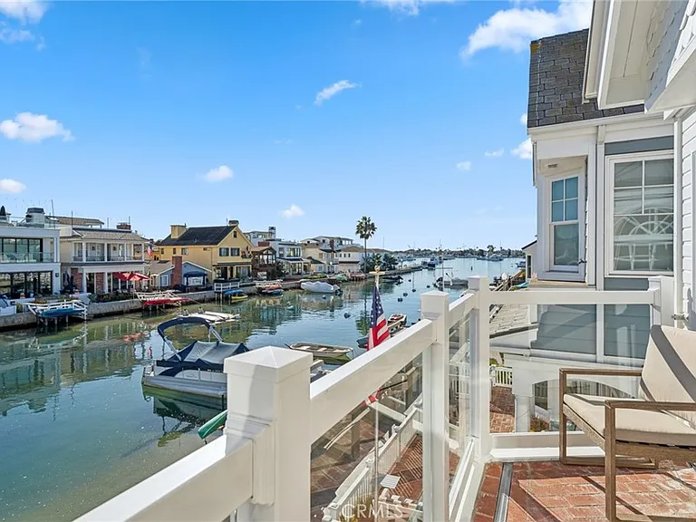 125 Grand Canal — Photo 22