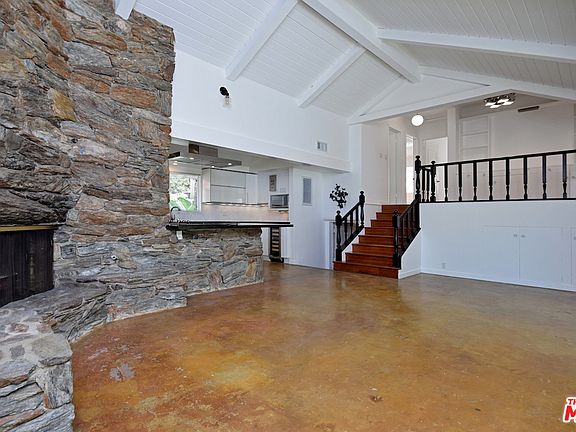4th image of 2037 N Beverly Dr
