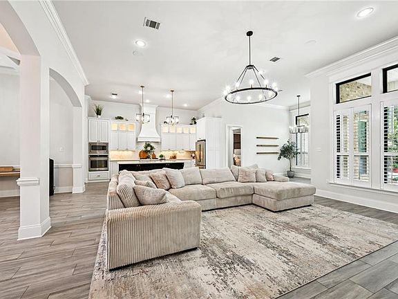 3rd image of 1353 Avenue Lacroix