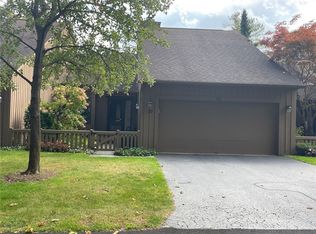 27 Circle Wood Rd, Penfield, NY 14526