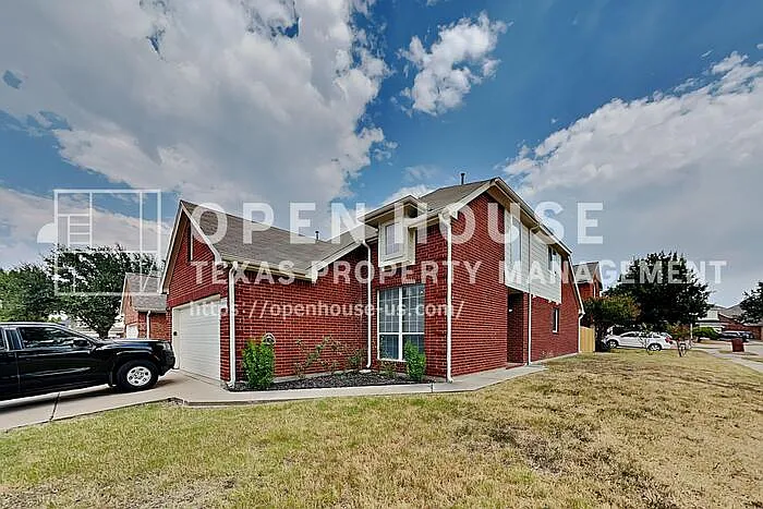 4 bed, 2.5 bath, 2320 sqft, $2,500 — Photo 1