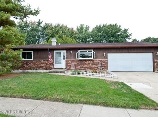 1422 N Madlock Ct, Elgin, IL 60123