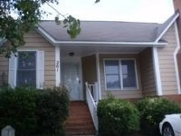 201 Village Ln, Columbia, SC 29209
