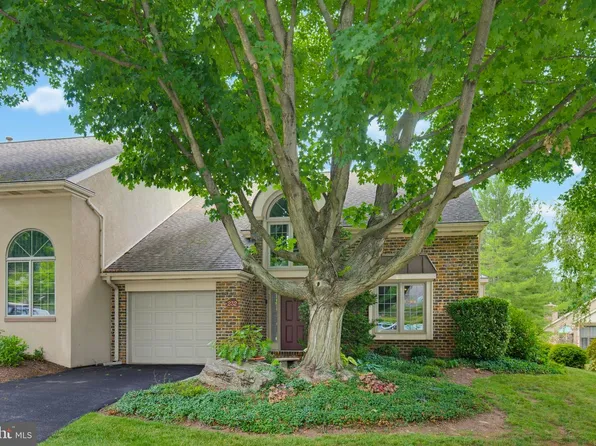 232 Willow Valley Dr, Lancaster, PA 17602