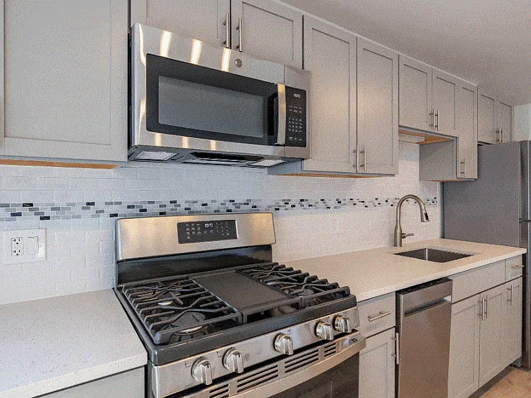 2424 N.Clark — Photo 21