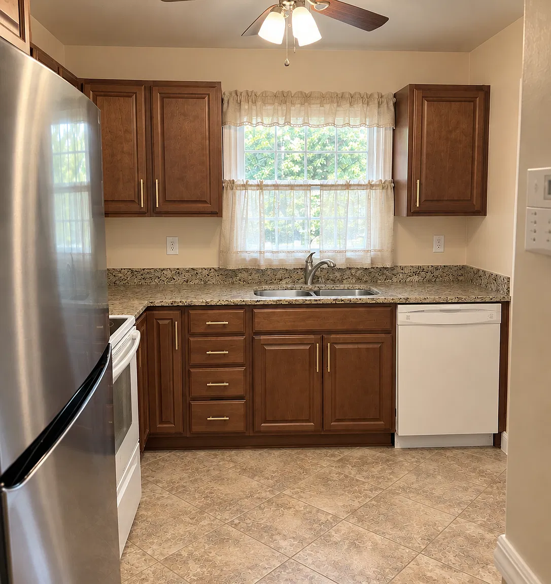 6 bed, 3143 sqft, $2,800 — Photo 2