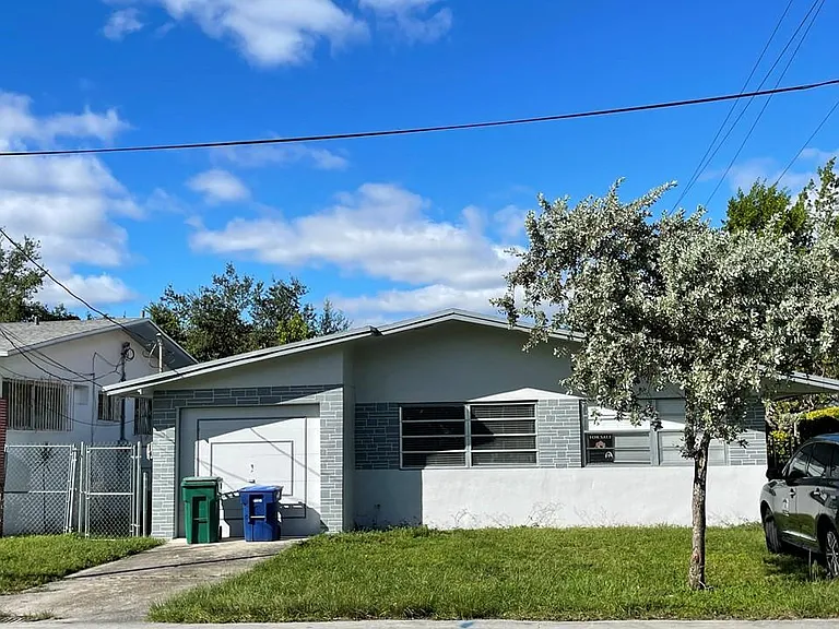 2901 NW 50th St — Photo 1