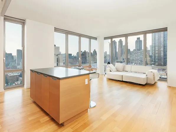 310 West 52nd Street 18H image 3 of 6