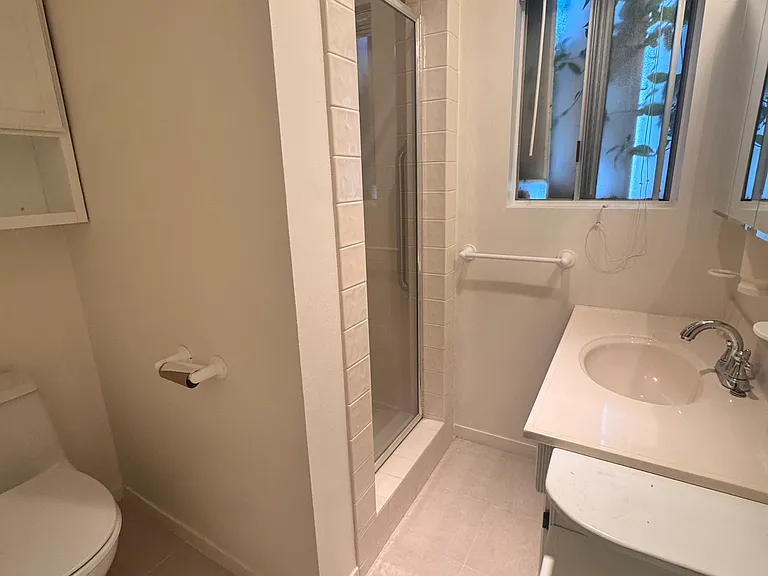 15934 Kittridge St — Photo 11