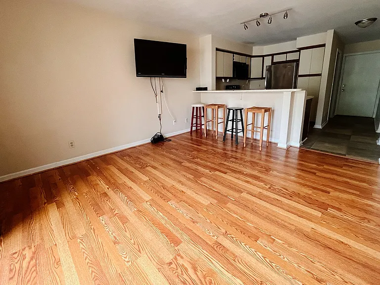 1440F Seneca Dr — Photo 3