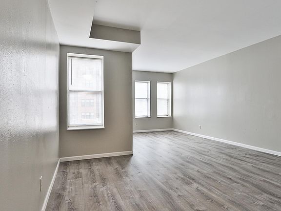 5th image of 5527 Pershing Ave #12