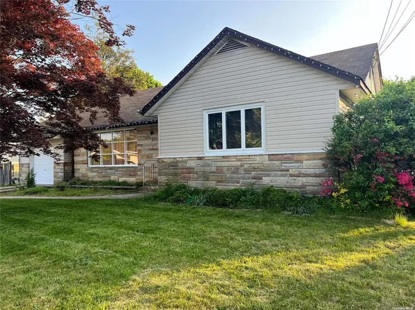 118 Jefferson Avenue, Deer Park, NY 11729