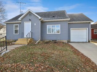 417 2nd Ave NW, Waverly, IA 50677