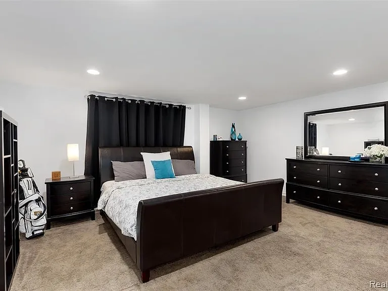 450 Oak Ave #100 — Photo 1