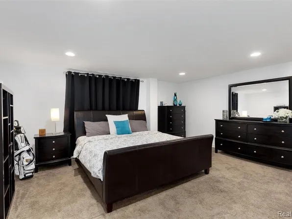450 Oak Ave APT 100, Birmingham, MI 48009