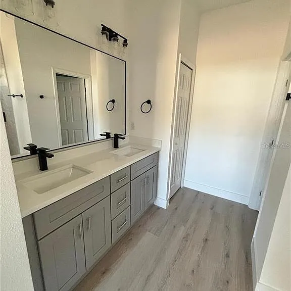 2349 W Oakland Ln — Photo 17